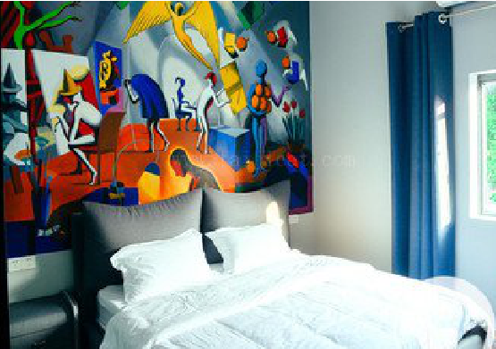 石城对于酒店的墙体彩绘而言更注重哪些方面？